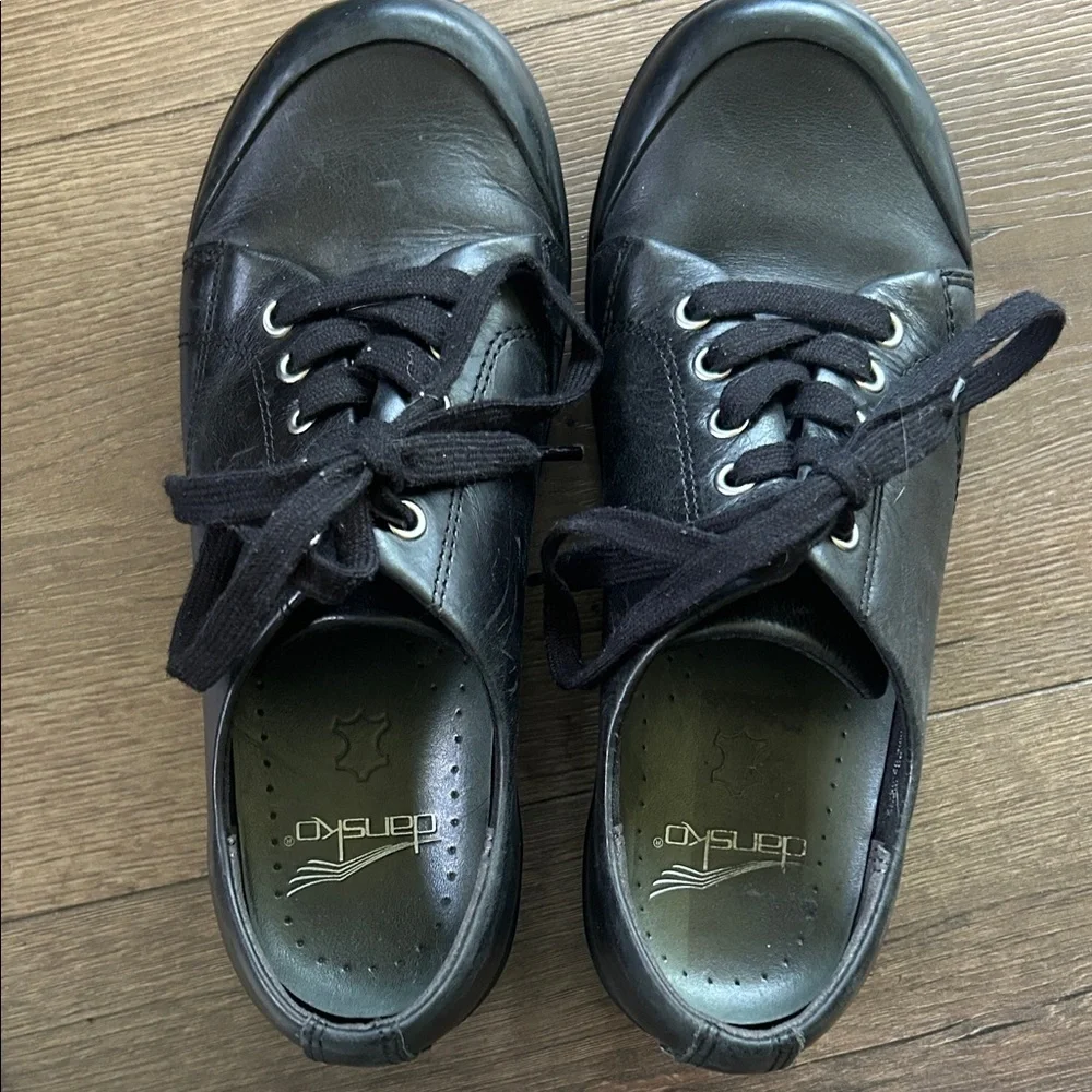 Dansko leather Black Lace-Up Platform Casual Shoes !! Size 36